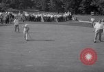 Standbild Babe Ruth und TY Cobb spielt Golf Flushing Long Island New York USA, 1941, aus Sekunde 38 historischem Filmmaterial Videoclip 65675028734