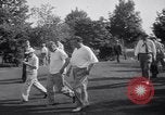 Standbild Babe Ruth und TY Cobb spielt Golf Flushing Long Island New York USA, 1941, aus Sekunde 39 historischem Filmmaterial Videoclip 65675028734