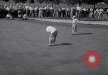 Standbild Babe Ruth und TY Cobb spielt Golf Flushing Long Island New York USA, 1941, aus Sekunde 45 historischem Filmmaterial Videoclip 65675028734