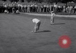 Standbild Babe Ruth und TY Cobb spielt Golf Flushing Long Island New York USA, 1941, aus Sekunde 46 historischem Filmmaterial Videoclip 65675028734