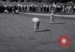 Standbild Babe Ruth und TY Cobb spielt Golf Flushing Long Island New York USA, 1941, aus Sekunde 47 historischem Filmmaterial Videoclip 65675028734