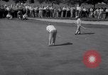 Standbild Babe Ruth und TY Cobb spielt Golf Flushing Long Island New York USA, 1941, aus Sekunde 48 historischem Filmmaterial Videoclip 65675028734