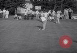 Standbild Babe Ruth und TY Cobb spielt Golf Flushing Long Island New York USA, 1941, aus Sekunde 50 historischem Filmmaterial Videoclip 65675028734