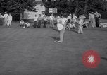Standbild Babe Ruth und TY Cobb spielt Golf Flushing Long Island New York USA, 1941, aus Sekunde 51 historischem Filmmaterial Videoclip 65675028734