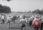 Standbild Babe Ruth und TY Cobb spielt Golf Flushing Long Island New York USA, 1941, aus Sekunde 59 historischem Filmmaterial Videoclip 65675028734