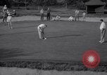 Standbild Babe Ruth und TY Cobb spielt Golf Flushing Long Island New York USA, 1941, aus Sekunde 62 historischem Filmmaterial Videoclip 65675028734