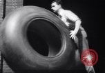 Standbild Test auf Reifen Akron Ohio USA, 1941, aus Sekunde 15 historischem Filmmaterial Videoclip 65675028739