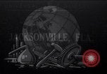 Standbild Barney Connelt in winzigen U-Boot Jacksonville Florida USA, 1941, aus Sekunde 1 historischem Filmmaterial Videoclip 65675028740