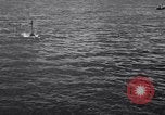 Standbild Barney Connelt in winzigen U-Boot Jacksonville Florida USA, 1941, aus Sekunde 11 historischem Filmmaterial Videoclip 65675028740