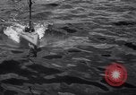 Standbild Barney Connelt in winzigen U-Boot Jacksonville Florida USA, 1941, aus Sekunde 37 historischem Filmmaterial Videoclip 65675028740