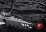 Standbild Barney Connelt in winzigen U-Boot Jacksonville Florida USA, 1941, aus Sekunde 40 historischem Filmmaterial Videoclip 65675028740