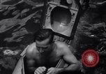 Standbild Barney Connelt in winzigen U-Boot Jacksonville Florida USA, 1941, aus Sekunde 48 historischem Filmmaterial Videoclip 65675028740