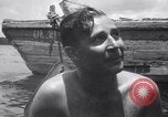 Standbild Barney Connelt in winzigen U-Boot Jacksonville Florida USA, 1941, aus Sekunde 52 historischem Filmmaterial Videoclip 65675028740