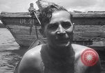 Standbild Barney Connelt in winzigen U-Boot Jacksonville Florida USA, 1941, aus Sekunde 53 historischem Filmmaterial Videoclip 65675028740