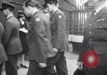 Immagine di Tablet onorando Pilot William Meade Lindsley Londra Inghilterra Regno Unito, 1941, secondo 9 filmato di repertorio 65675028746