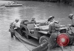 Standbild US 4 Ingenieure Truppen mit Bantam Jeep Fort Benning Georgia USA, 1941, aus Sekunde 17 historischem Filmmaterial Videoclip 65675028751