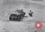 Standbild US 4 Ingenieure Truppen mit Bantam Jeep Fort Benning Georgia USA, 1941, aus Sekunde 44 historischem Filmmaterial Videoclip 65675028751