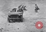 Standbild US 4 Ingenieure Truppen mit Bantam Jeep Fort Benning Georgia USA, 1941, aus Sekunde 45 historischem Filmmaterial Videoclip 65675028751