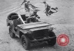 Standbild US 4 Ingenieure Truppen mit Bantam Jeep Fort Benning Georgia USA, 1941, aus Sekunde 46 historischem Filmmaterial Videoclip 65675028751