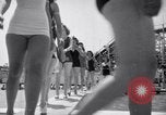 Standbild Modelle in Miss Venus moderne Peagant Coney Island New York USA, 1941, aus Sekunde 25 historischem Filmmaterial Videoclip 65675028752