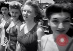 Standbild Modelle in Miss Venus moderne Peagant Coney Island New York USA, 1941, aus Sekunde 37 historischem Filmmaterial Videoclip 65675028752