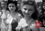 Standbild Modelle in Miss Venus moderne Peagant Coney Island New York USA, 1941, aus Sekunde 38 historischem Filmmaterial Videoclip 65675028752