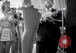 Standbild Modelle in Miss Venus moderne Peagant Coney Island New York USA, 1941, aus Sekunde 41 historischem Filmmaterial Videoclip 65675028752
