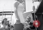 Standbild Modelle in Miss Venus moderne Peagant Coney Island New York USA, 1941, aus Sekunde 43 historischem Filmmaterial Videoclip 65675028752
