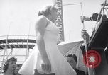 Standbild Modelle in Miss Venus moderne Peagant Coney Island New York USA, 1941, aus Sekunde 45 historischem Filmmaterial Videoclip 65675028752