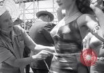 Standbild Modelle in Miss Venus moderne Peagant Coney Island New York USA, 1941, aus Sekunde 49 historischem Filmmaterial Videoclip 65675028752
