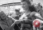 Standbild Modelle in Miss Venus moderne Peagant Coney Island New York USA, 1941, aus Sekunde 51 historischem Filmmaterial Videoclip 65675028752