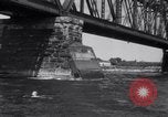 Standbild Tommy Illayes Niagara Falls New York USA, 1941, aus Sekunde 25 historischem Filmmaterial Videoclip 65675028753