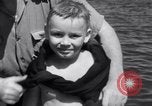 Standbild Tommy Illayes Niagara Falls New York USA, 1941, aus Sekunde 45 historischem Filmmaterial Videoclip 65675028753