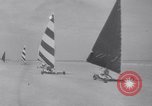 Standbild junge Paare Sand Segeln Sea Island Georgia USA, 1941, aus Sekunde 4 historischem Filmmaterial Videoclip 65675028754