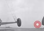 Standbild junge Paare Sand Segeln Sea Island Georgia USA, 1941, aus Sekunde 11 historischem Filmmaterial Videoclip 65675028754