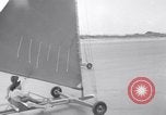 Standbild junge Paare Sand Segeln Sea Island Georgia USA, 1941, aus Sekunde 12 historischem Filmmaterial Videoclip 65675028754