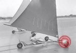 Standbild junge Paare Sand Segeln Sea Island Georgia USA, 1941, aus Sekunde 14 historischem Filmmaterial Videoclip 65675028754