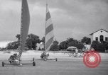 Standbild junge Paare Sand Segeln Sea Island Georgia USA, 1941, aus Sekunde 19 historischem Filmmaterial Videoclip 65675028754