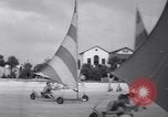 Standbild junge Paare Sand Segeln Sea Island Georgia USA, 1941, aus Sekunde 21 historischem Filmmaterial Videoclip 65675028754