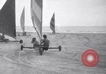 Standbild junge Paare Sand Segeln Sea Island Georgia USA, 1941, aus Sekunde 29 historischem Filmmaterial Videoclip 65675028754