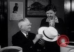 Immagine di Il Vice Presidente John Nance Garner cerca su cappelli Washington DC USA, 1938, secondo 36 filmato di repertorio 65675028772