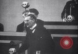 Image Pacte britannico-irlandais signé par de Valera et Neville Chamberlain London England Royaume-Uni, 1938, de la seconde 25 séquences d'archives historiques vidéo 65675028776
