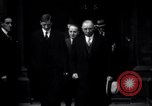 Image Pacte britannico-irlandais signé par de Valera et Neville Chamberlain London England Royaume-Uni, 1938, de la seconde 31 séquences d'archives historiques vidéo 65675028776