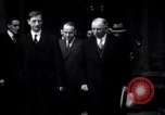 Image Pacte britannico-irlandais signé par de Valera et Neville Chamberlain London England Royaume-Uni, 1938, de la seconde 32 séquences d'archives historiques vidéo 65675028776