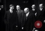 Image Pacte britannico-irlandais signé par de Valera et Neville Chamberlain London England Royaume-Uni, 1938, de la seconde 36 séquences d'archives historiques vidéo 65675028776
