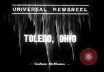 Image Bessie Pastor et son mari Michael Berliney créer glace synthétique Toledo Ohio USA, 1938, de la seconde 3 séquences d'archives historiques vidéo 65675028777