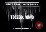 Image Bessie Pastor et son mari Michael Berliney créer glace synthétique Toledo Ohio USA, 1938, de la seconde 4 séquences d'archives historiques vidéo 65675028777
