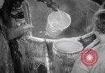 Image Bessie Pastor et son mari Michael Berliney créer glace synthétique Toledo Ohio USA, 1938, de la seconde 8 séquences d'archives historiques vidéo 65675028777