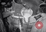 Image Bessie Pastor et son mari Michael Berliney créer glace synthétique Toledo Ohio USA, 1938, de la seconde 9 séquences d'archives historiques vidéo 65675028777
