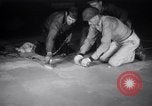 Image Bessie Pastor et son mari Michael Berliney créer glace synthétique Toledo Ohio USA, 1938, de la seconde 19 séquences d'archives historiques vidéo 65675028777